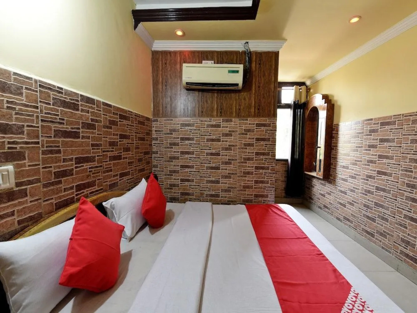 OYO 19541 Hotel Jammu Palace