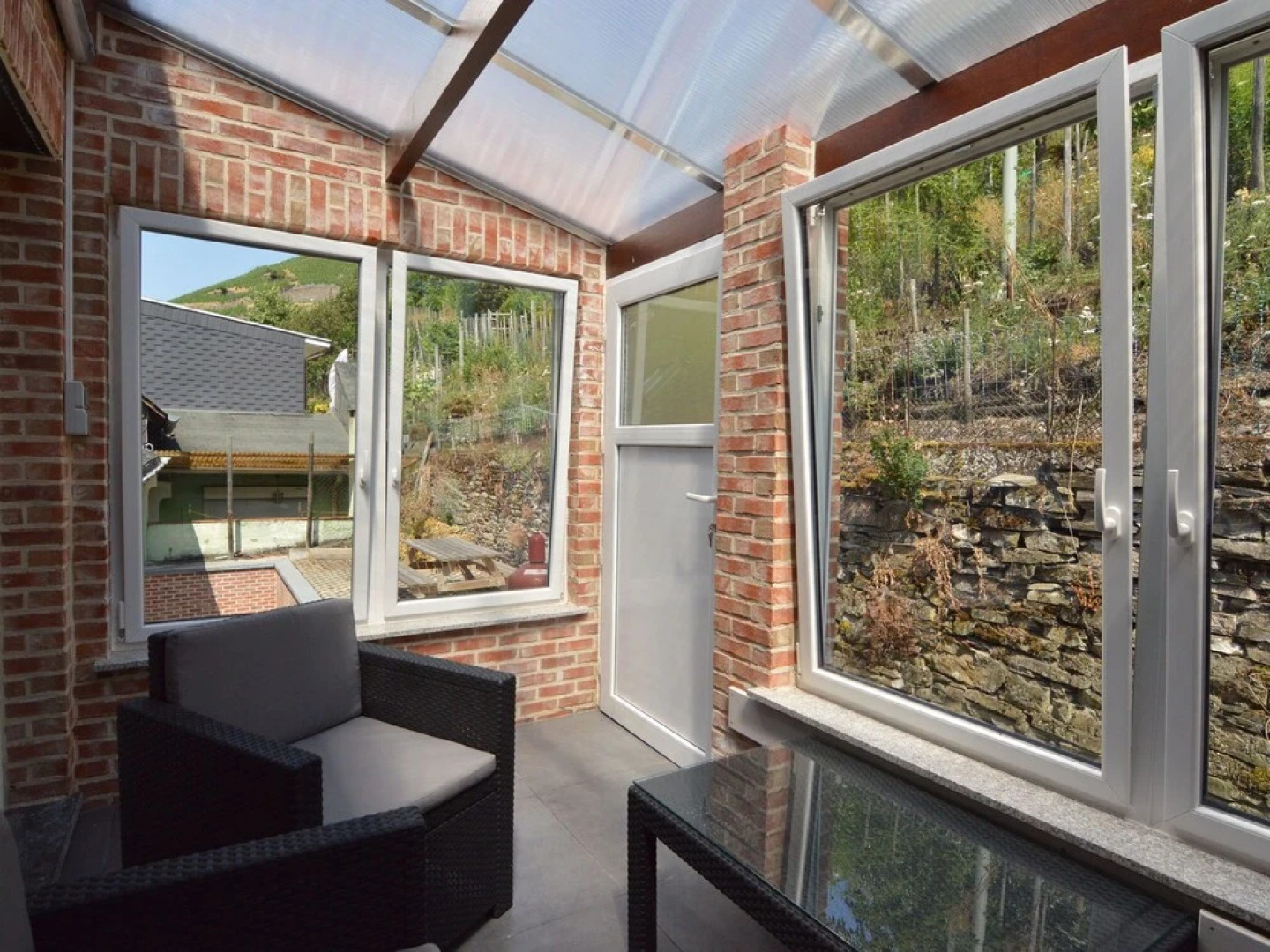 Modern and Comfortable Apartment Close to the Mosel, Shops and Restaurants