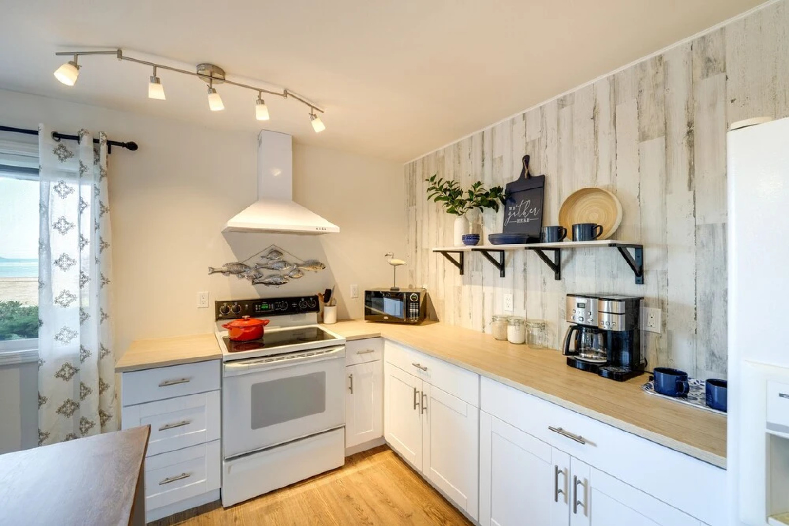 Coastal Haven w/ Hot Tub & San Juan Island Views