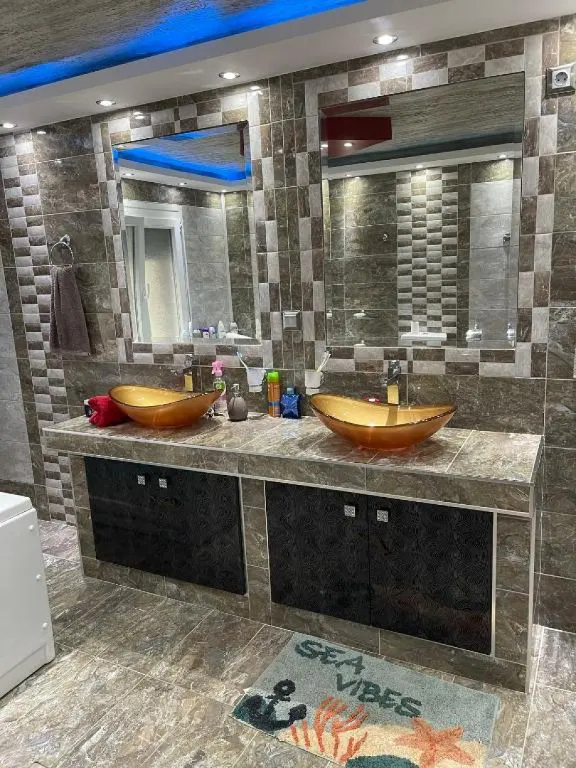 Πολυτελείς διαμερισμα 5 μέτρα από την θάλασσα 6 ατομων