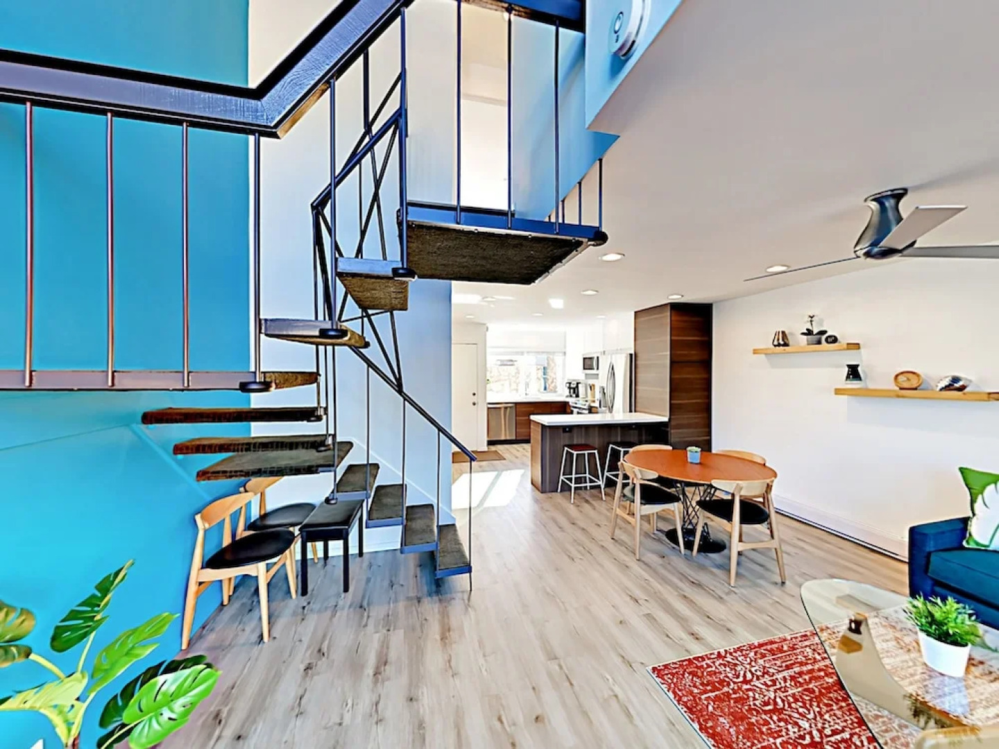 Modern Mountain-View Condo, 1 Block To Beach! Condo