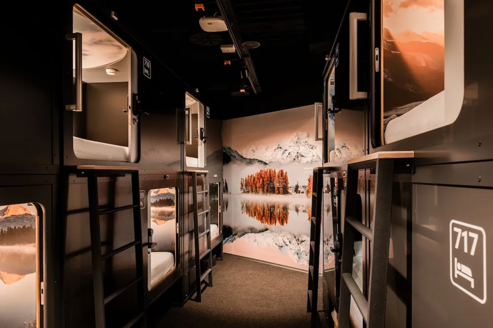 Capsule Hotel - Zurich Airport
