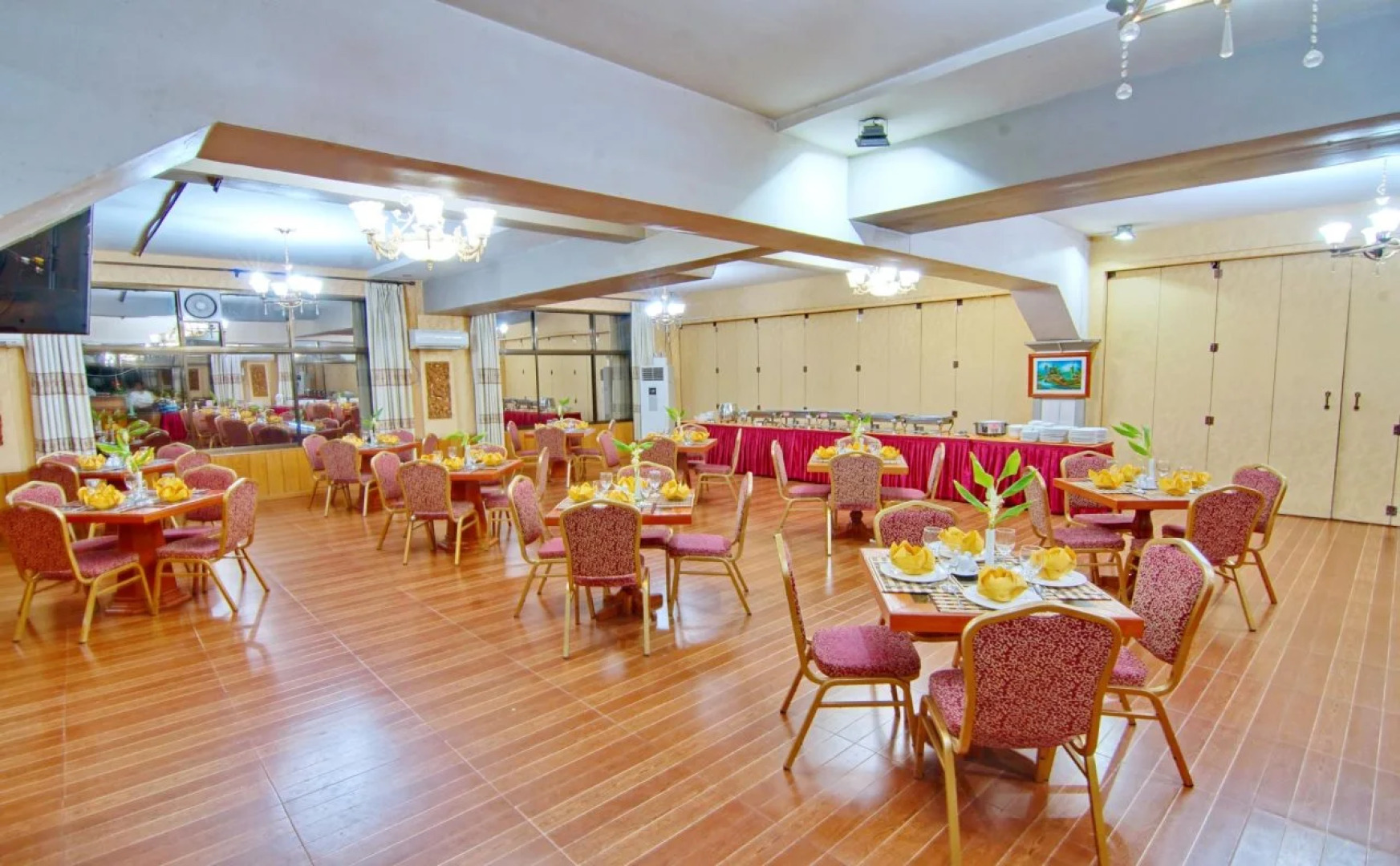 E-Outfitting Golden Country Hotel