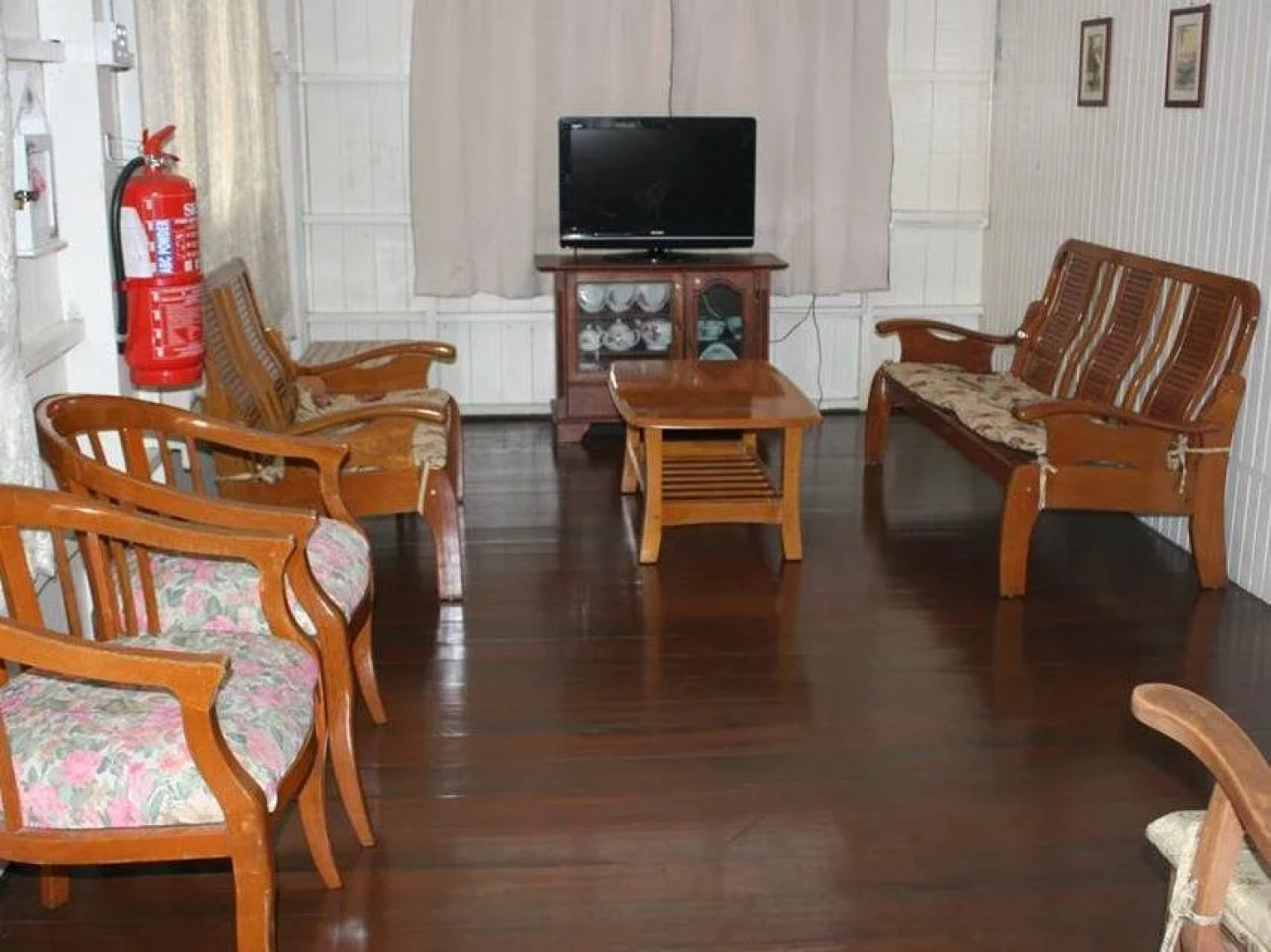 Emma Guest House Rumah Rendah