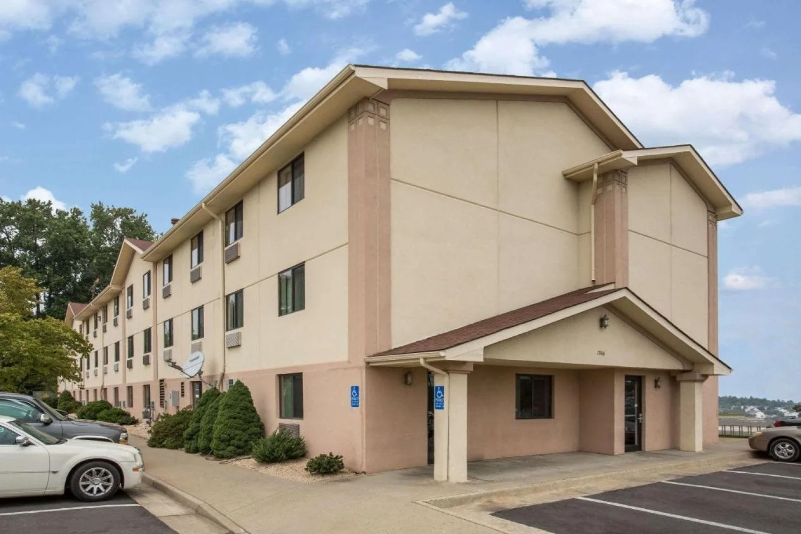 Super 8 Dumfries/Quantico