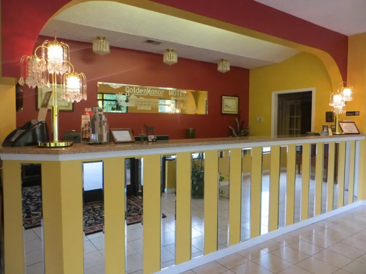 Golden Manor Inn & Suites