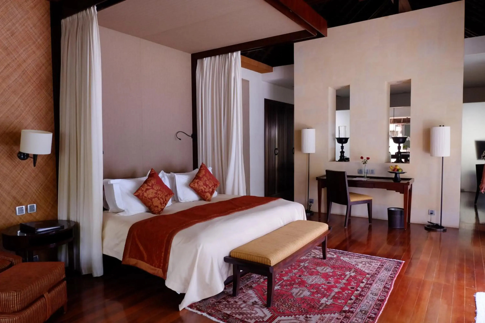 Отель The Royal Santrian