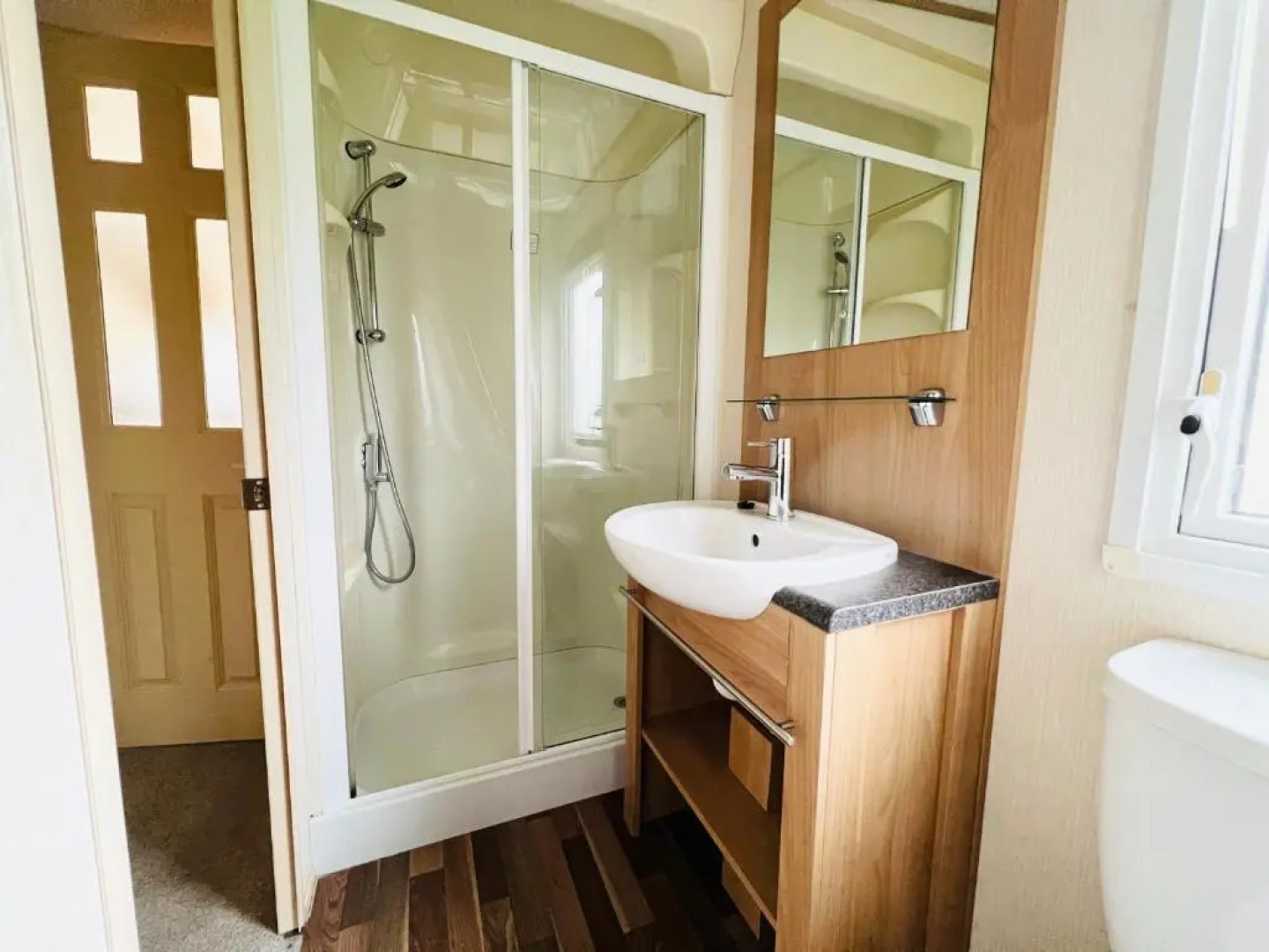 Luxury 2 Bedroom Caravan LG39, Shanklin, Isle of Wight