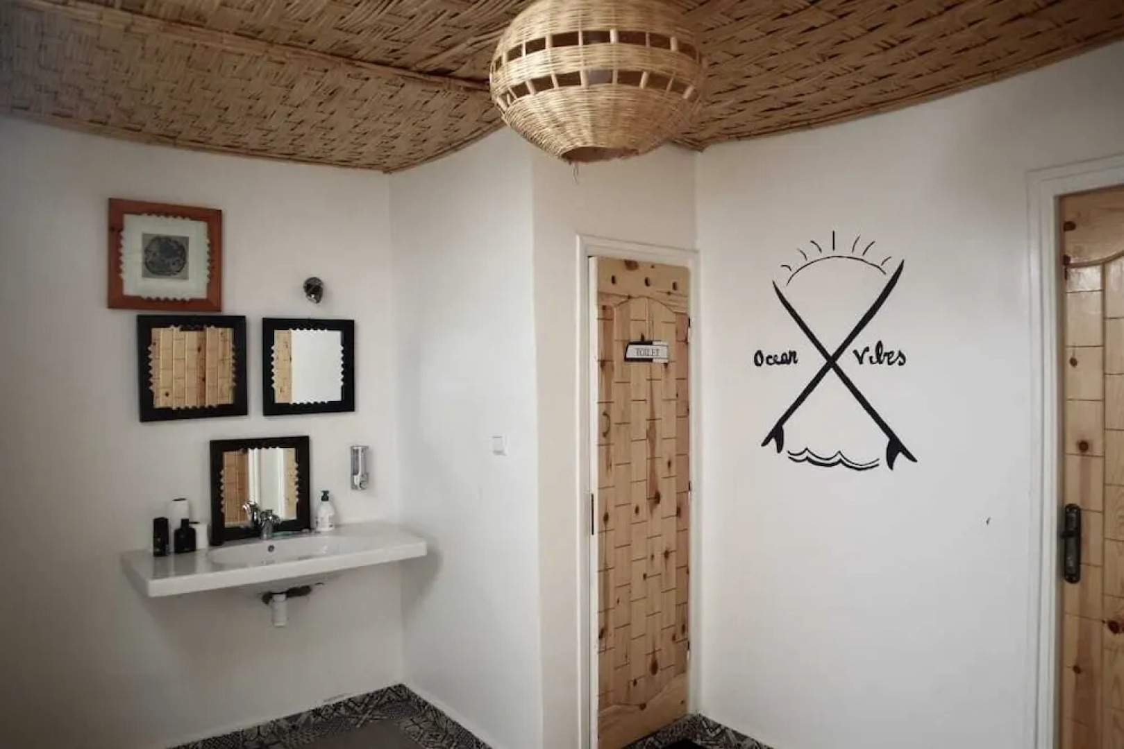 BigBlue Hostel Surf & Coworking