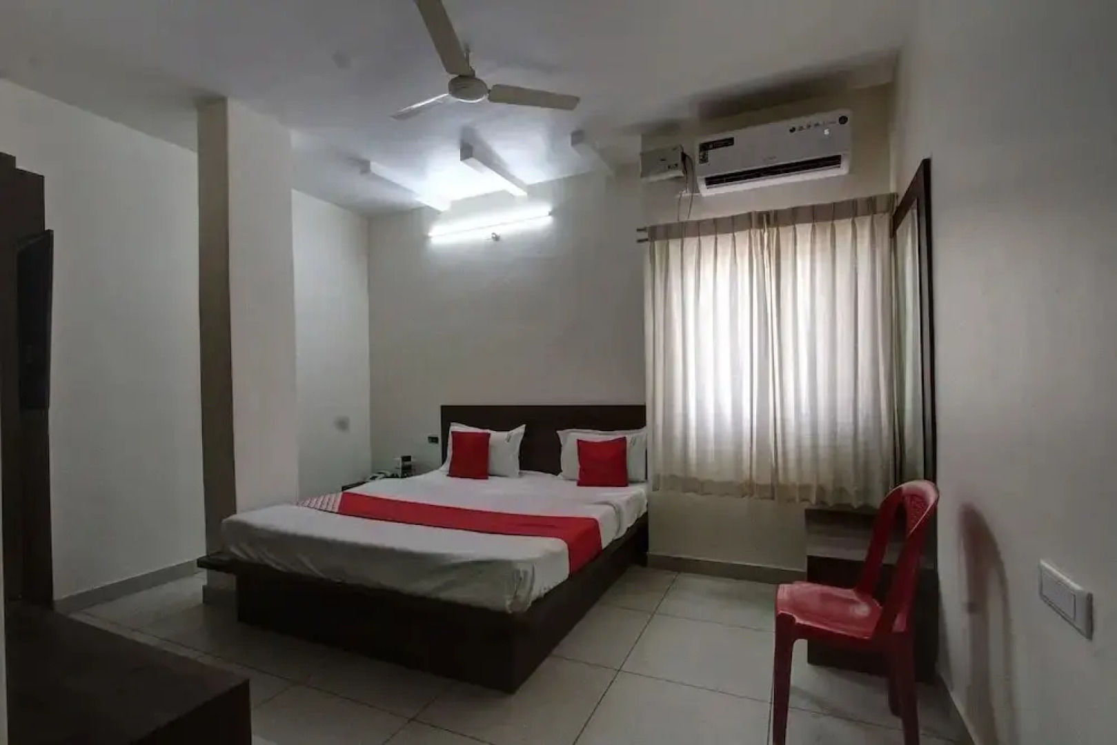 Kruthika Comforts By OYO Rooms