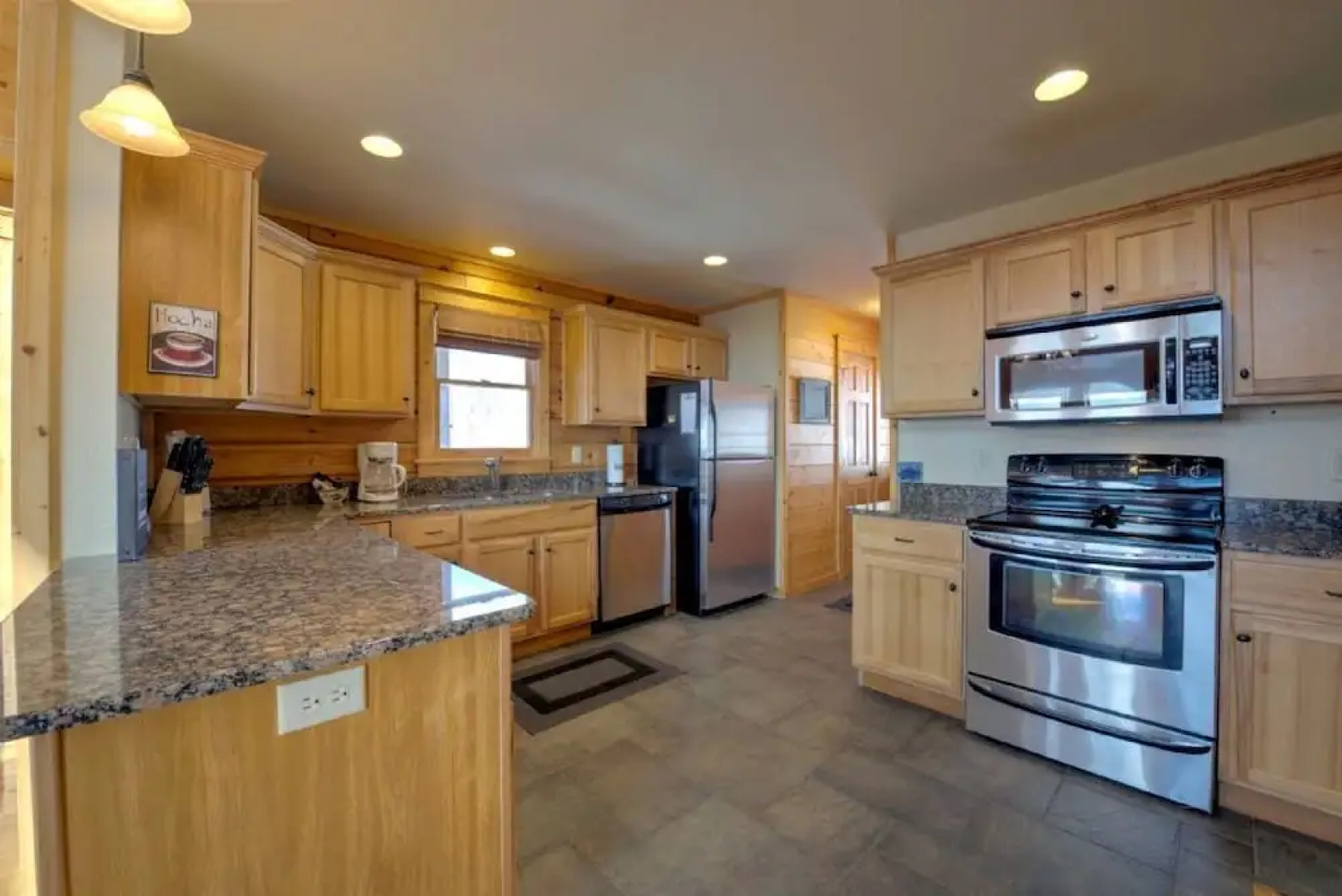 Black Bear Lodge at Scenic Wolf Resort - 3 Br Cabin