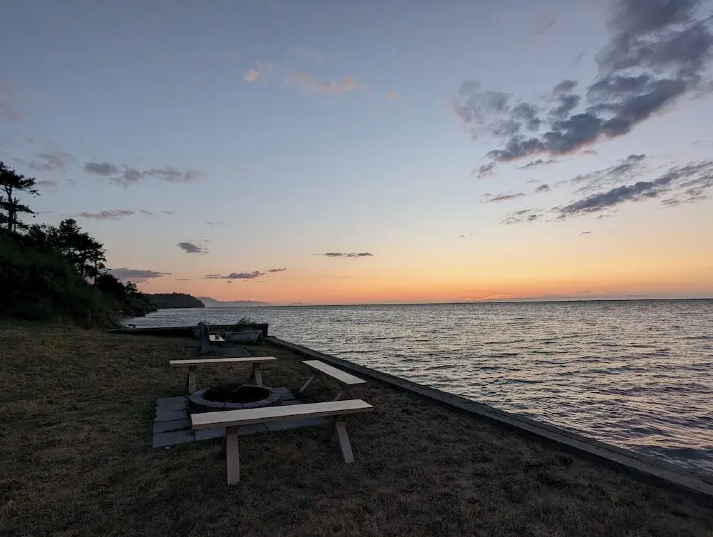 Juan de Fuca Waterfront Hotel & Cottages