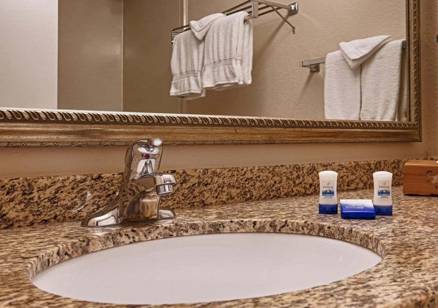 Best Western Plus Chicago Hillside