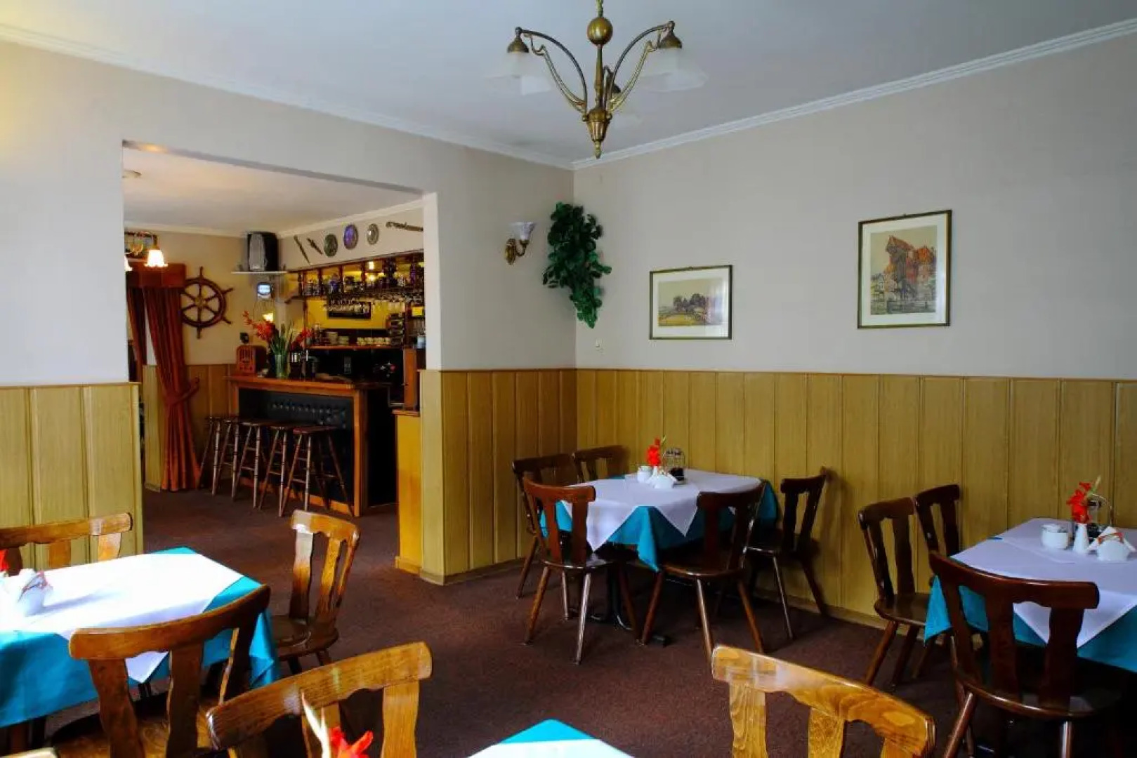 Restaurant & Hostel "Broadway"