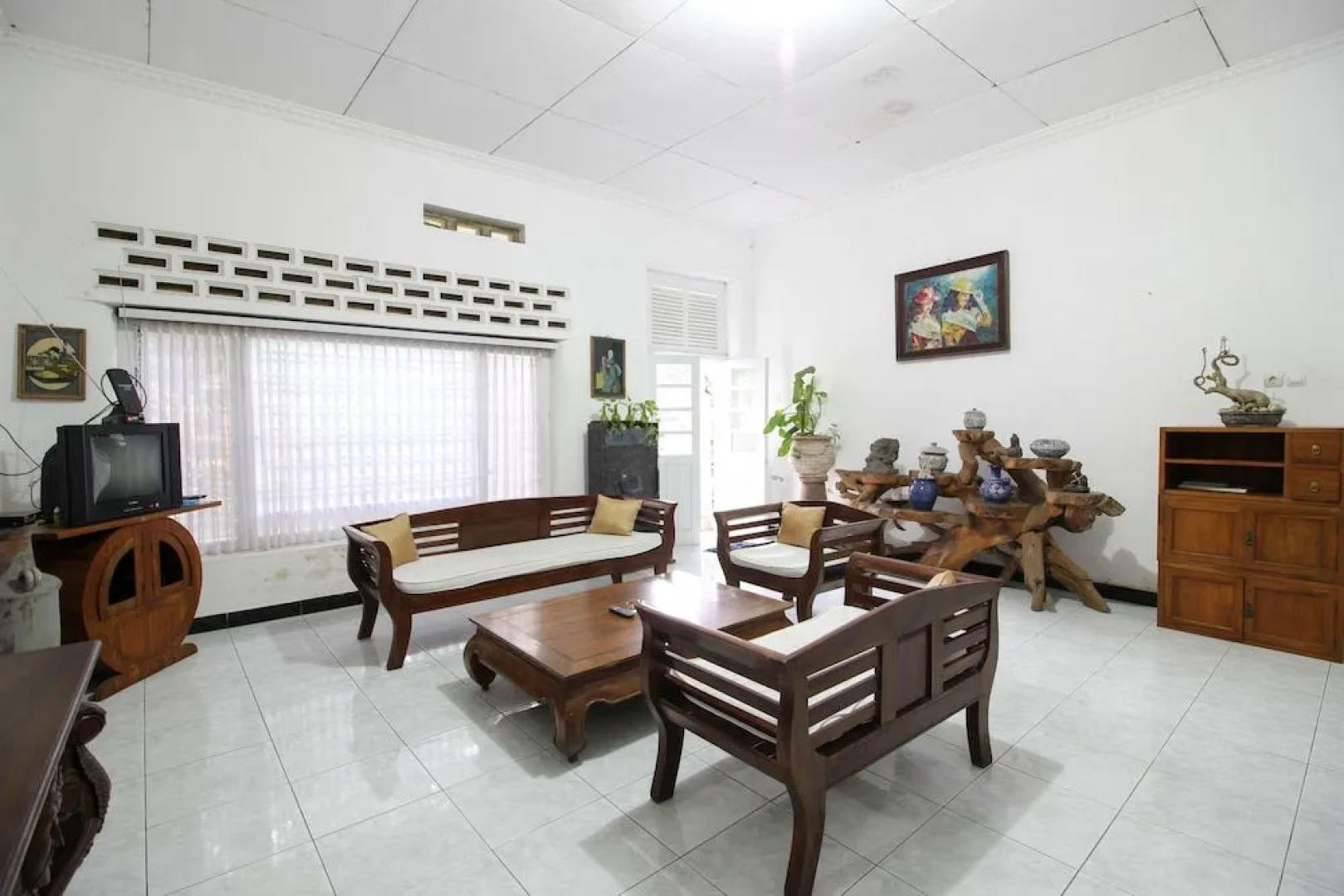 RedDoorz near Rumah Sakit Wirosaban