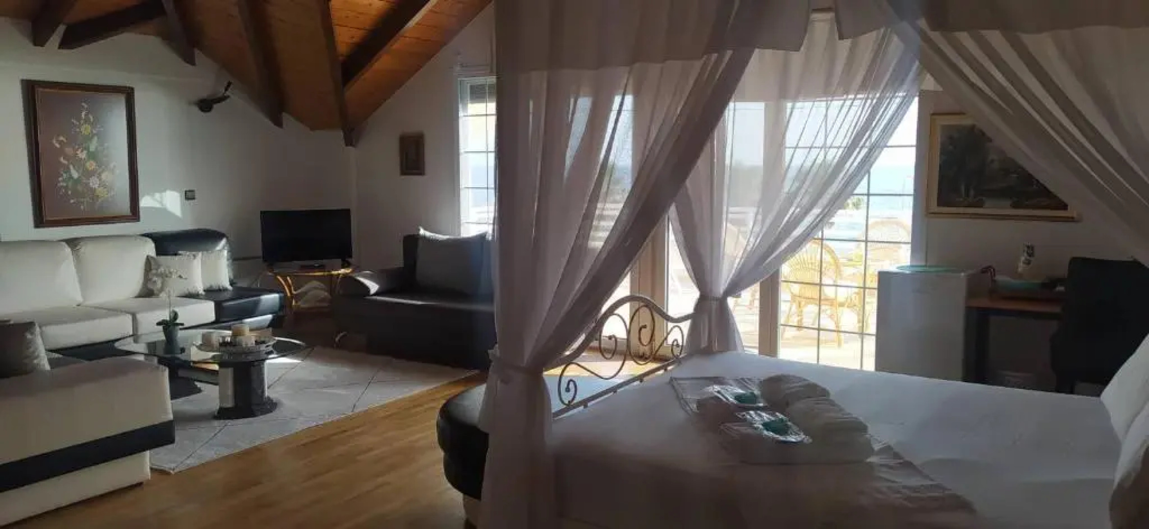 Suite in front of the sea