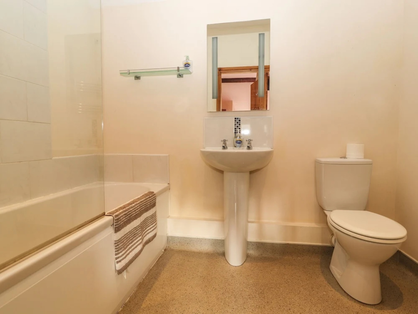 Maestyddyn Farm House