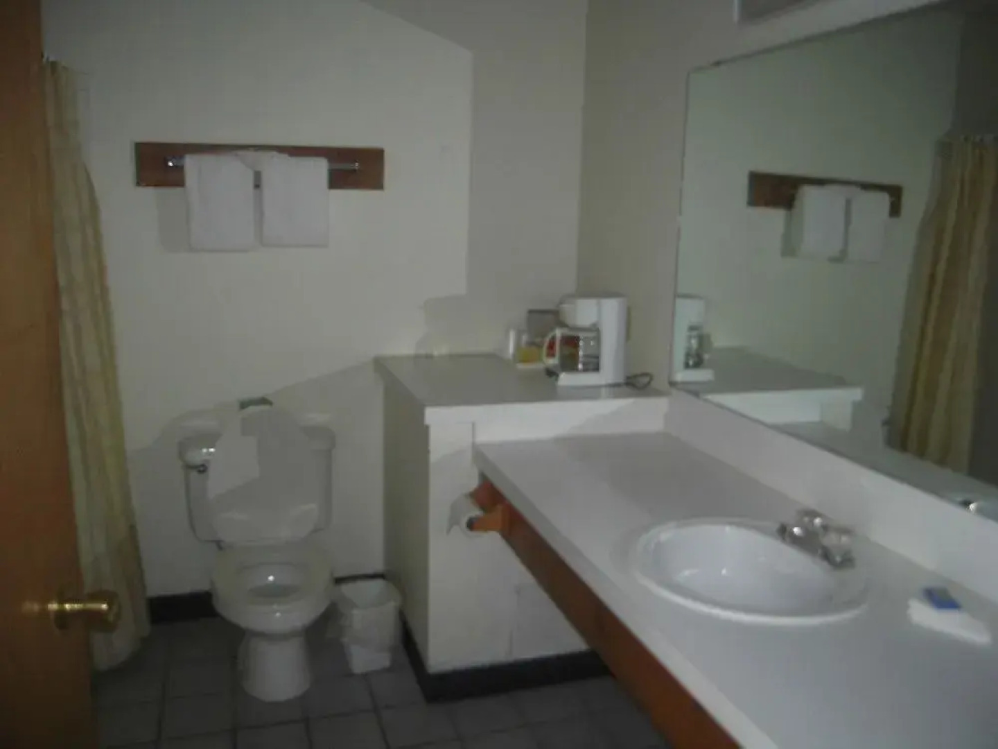 Oak Hill Inn & Suites