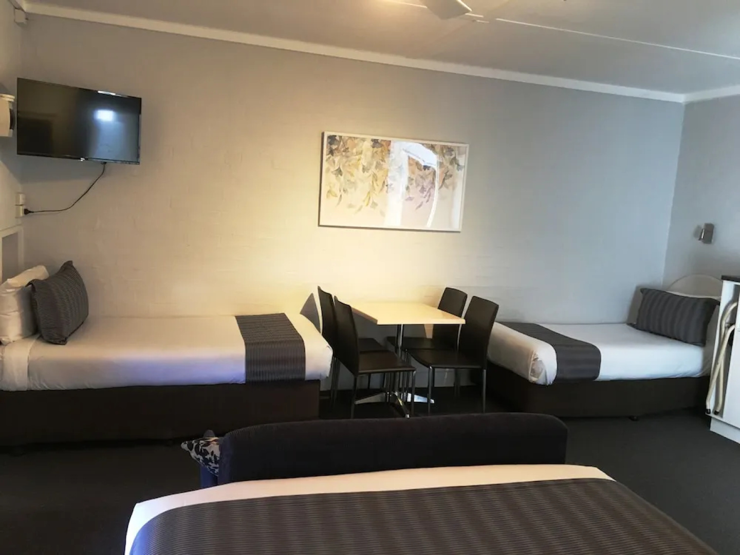Nicholas Royal Motel