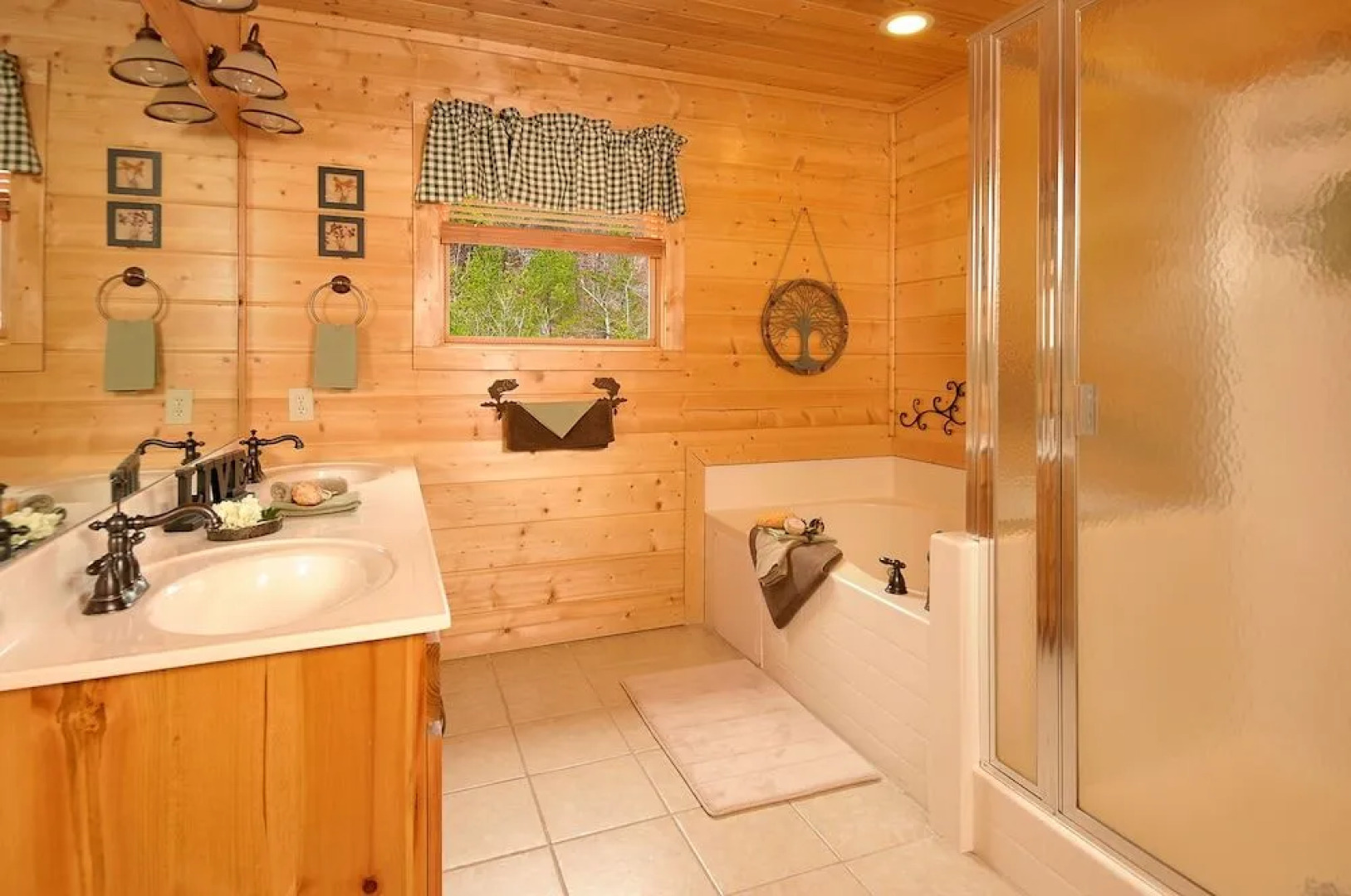 Majestic Sunset - 4 Br cabin by RedAwning