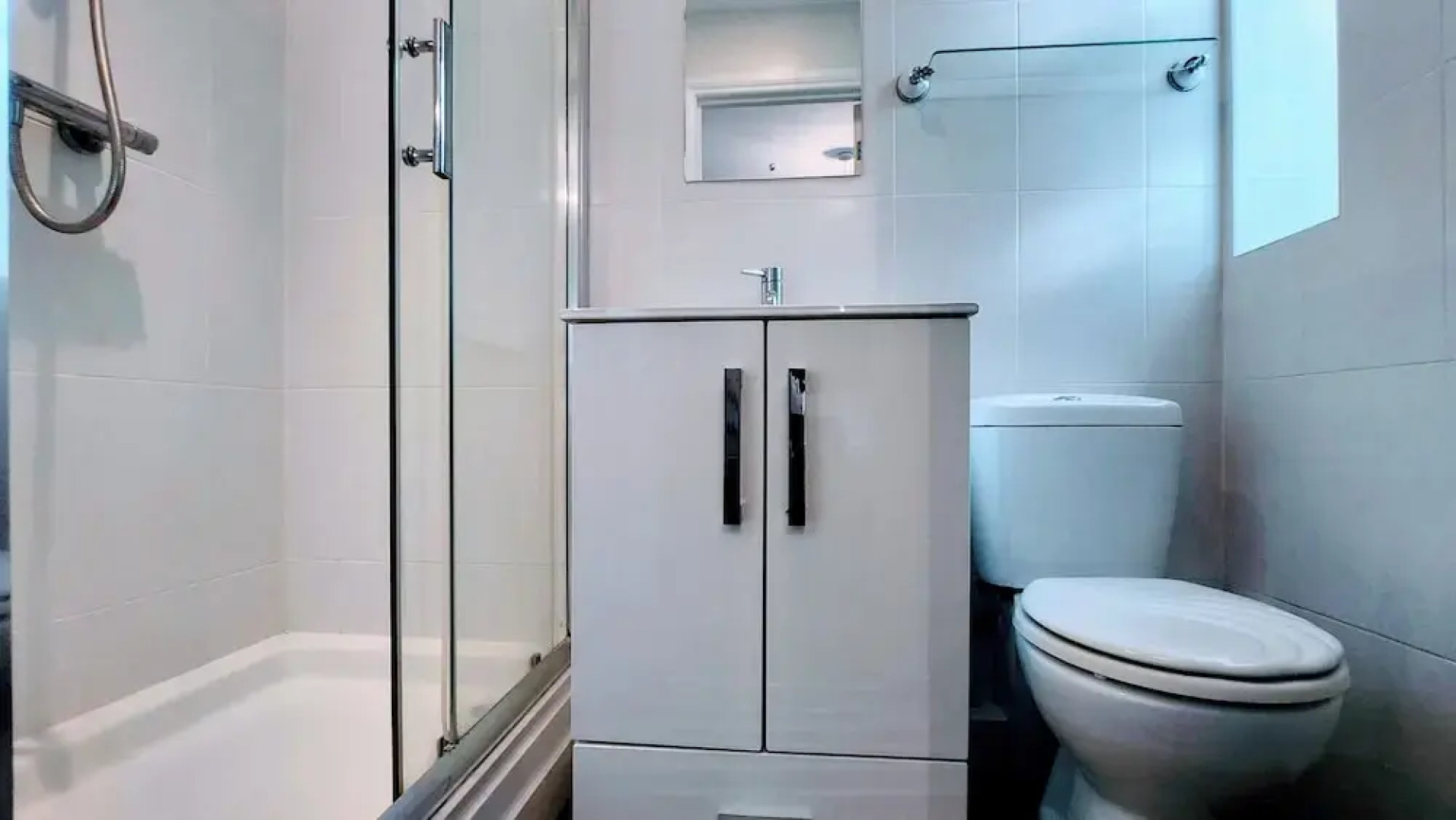 Camberley - 1-bed Annex - Sleeps 2 - Garden