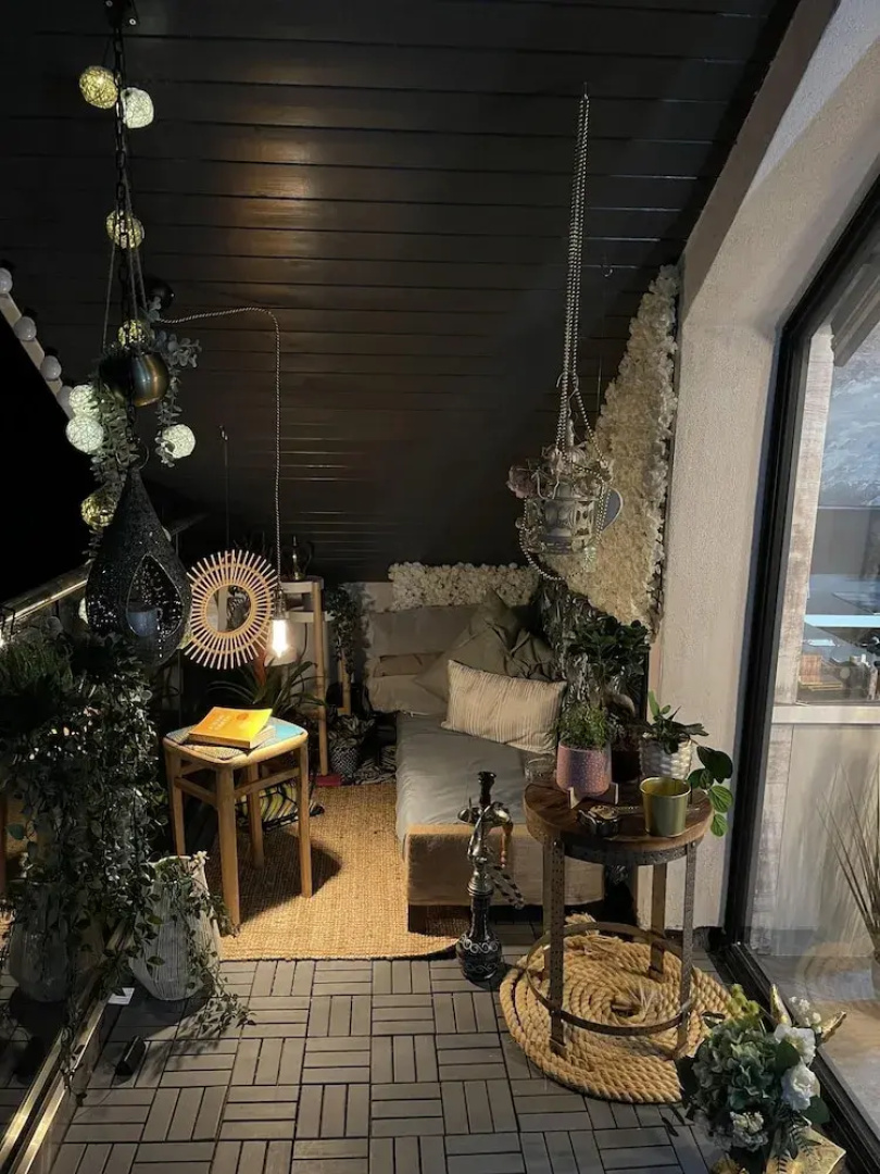 Artsy Retreat - Sleeps 8, Free Parking & Balcony