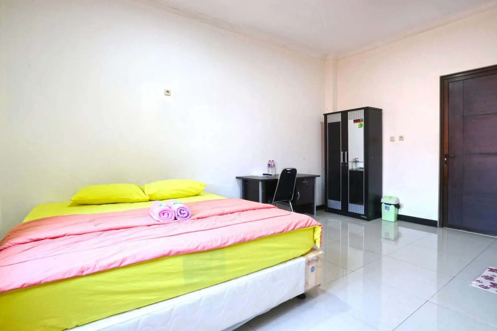 Saloka Guest House by ZUZU