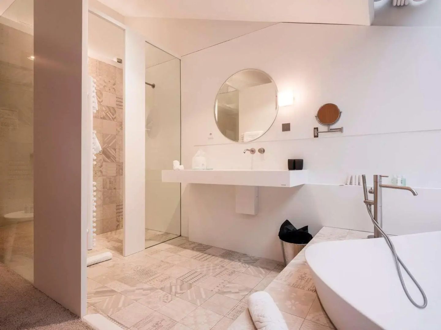 Yndo Hotel