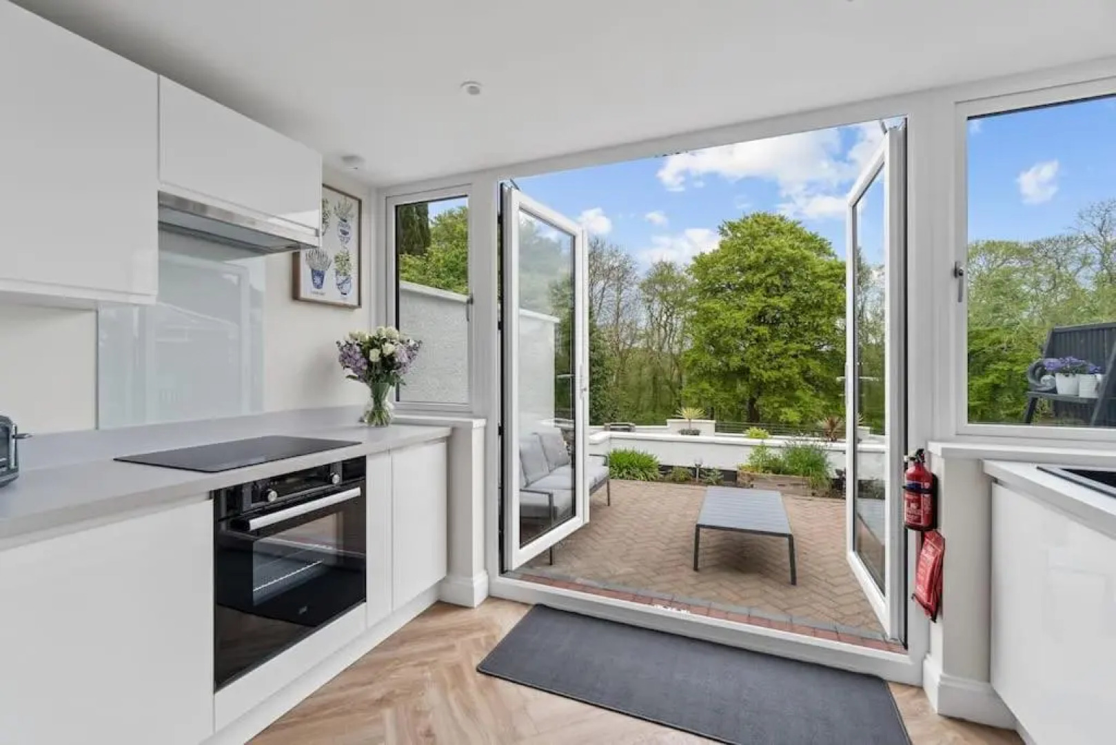 White Cottage Stunning Contemporary 2 bedroom 2 ensuite Annex with Hot Tub