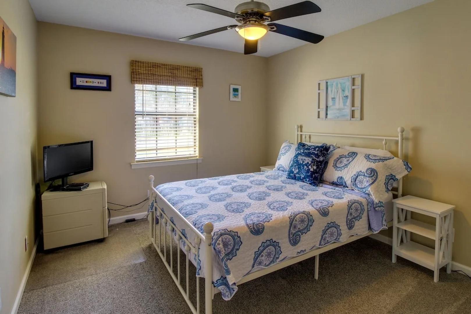 Sunny Savannah Home w/ Hot Tub ~ 10 Mi to Downtown