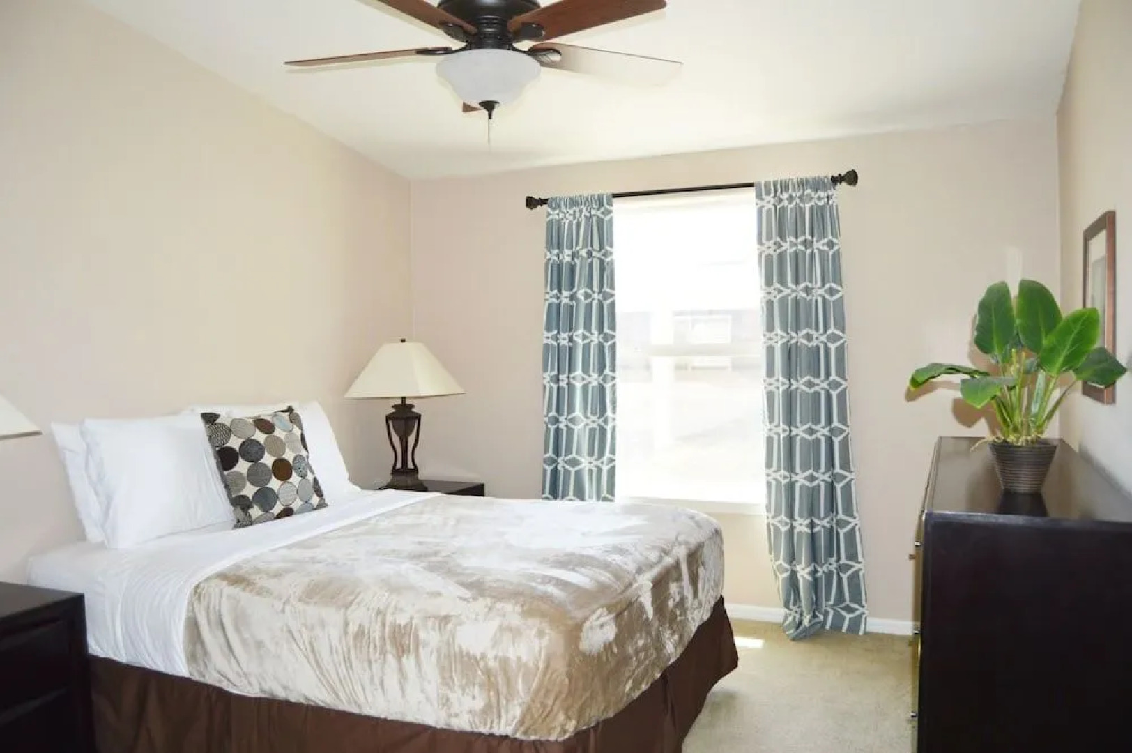 Gorgeous 3BD Havasu Home with Lake View