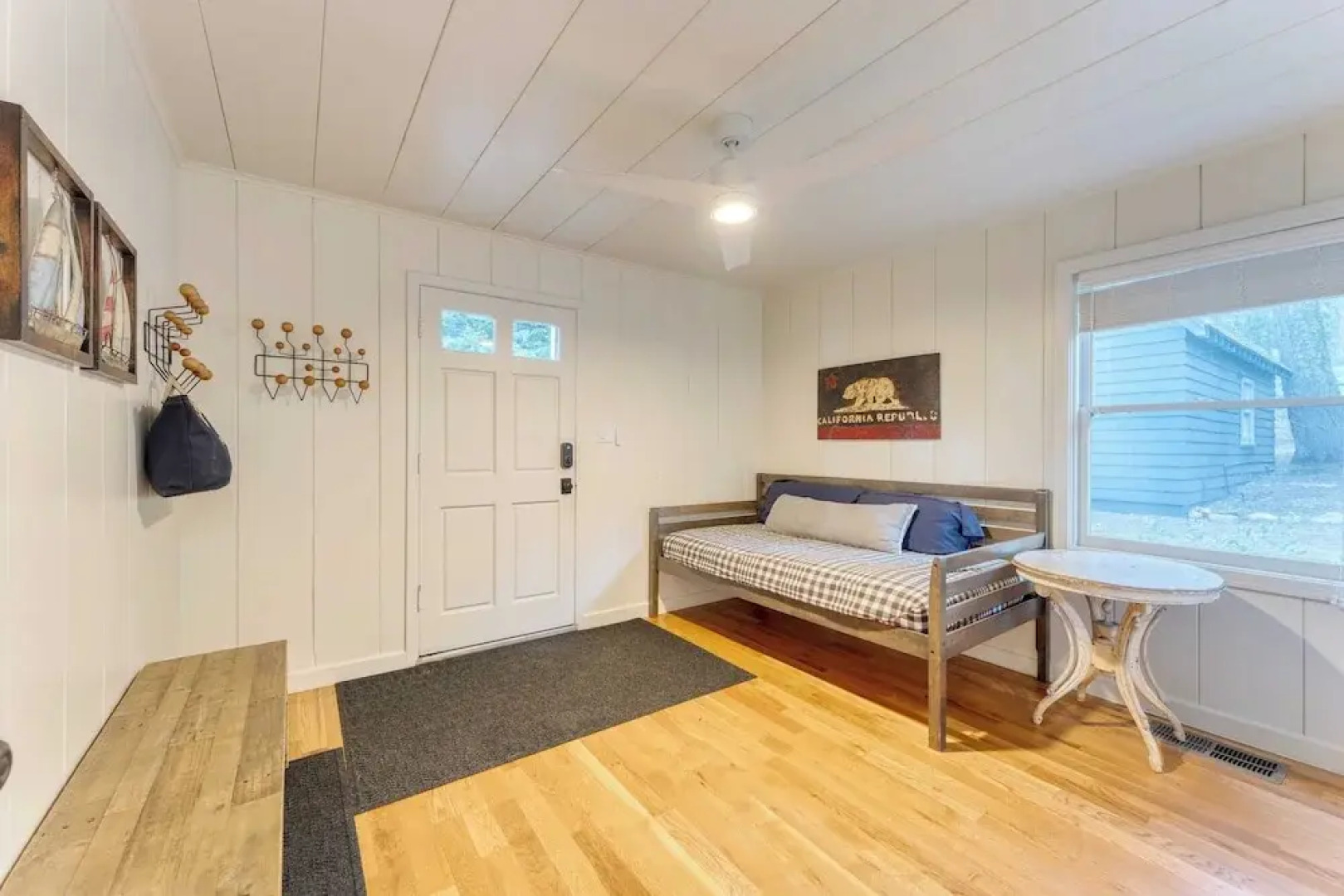 West Shore Lake House by Avantstay Ski Cabin w/ Backyard Sledding Hill!