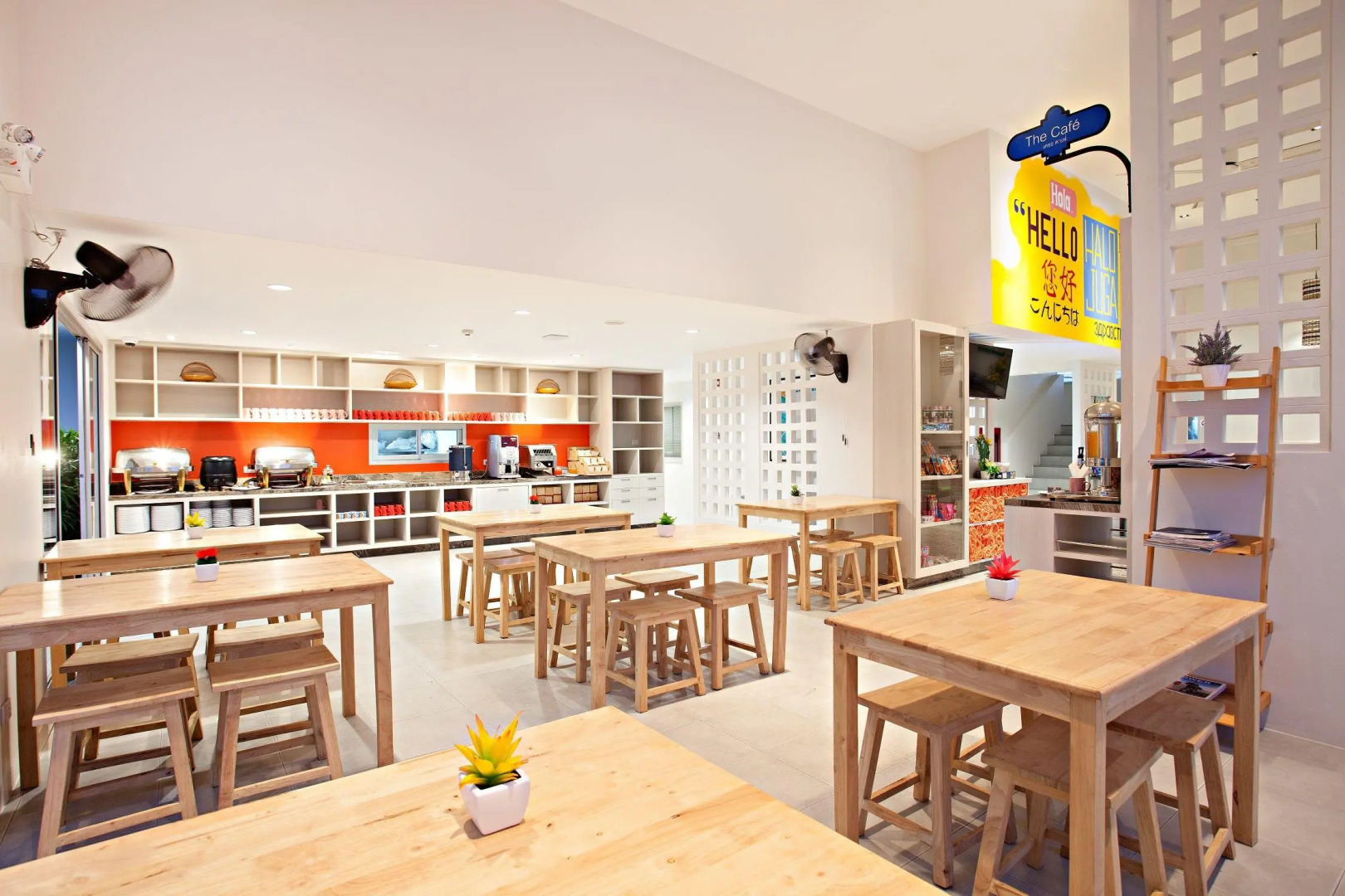 Отель Recenta Suite Phuket Suanluang