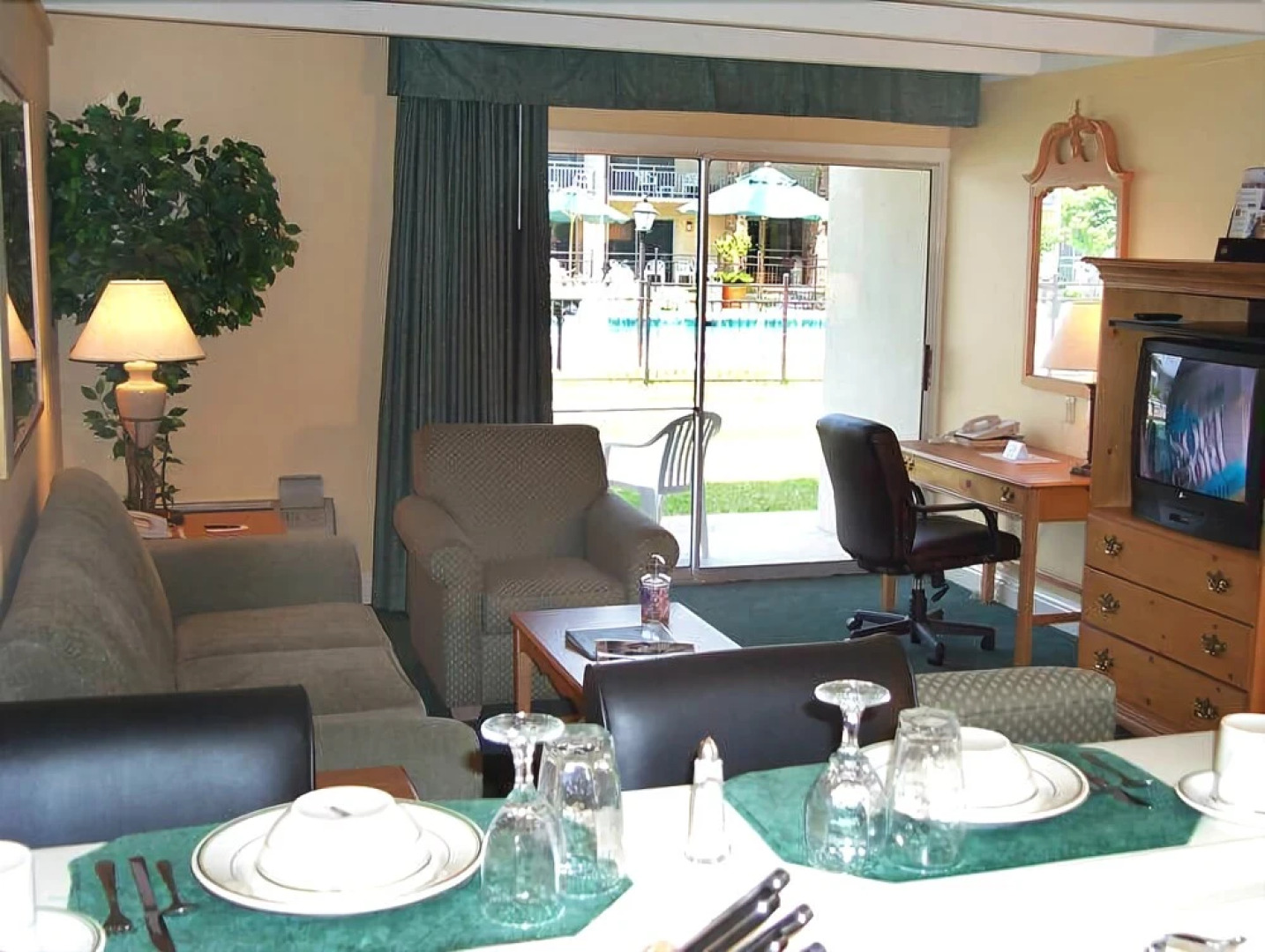 Richmond Suites Hotel