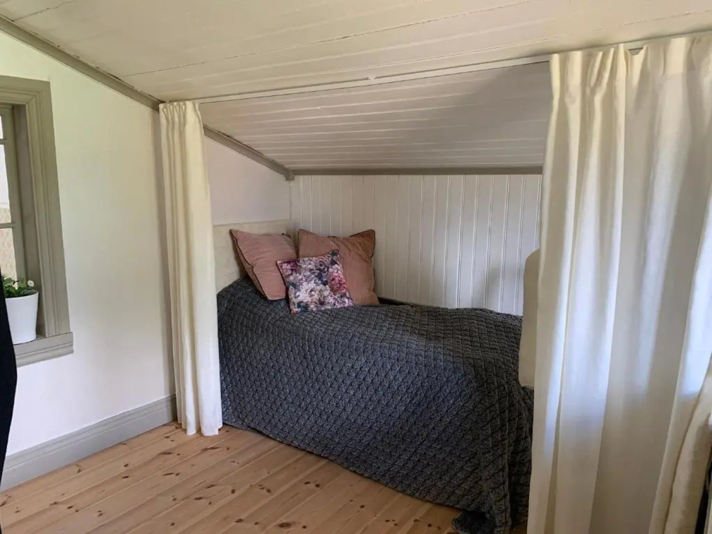 Rustic Luxury Lakeside House - Transformed Chapel