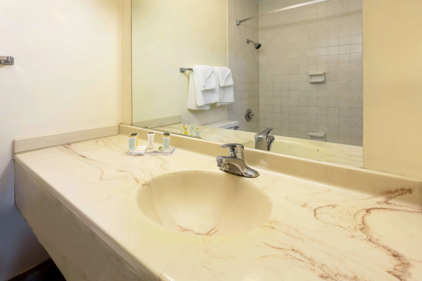 Super 8 by Wyndham Wooster