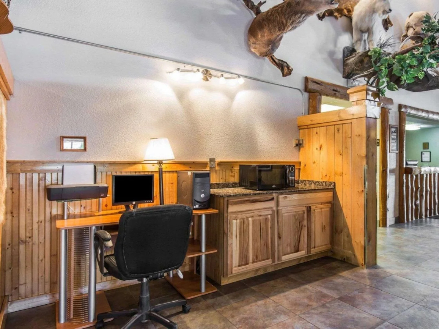 Antler Lodge - Gardiner MT