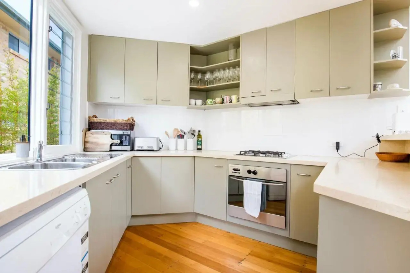 Maldas Retreat Pet Friendly Absolute Beachfront with Spa