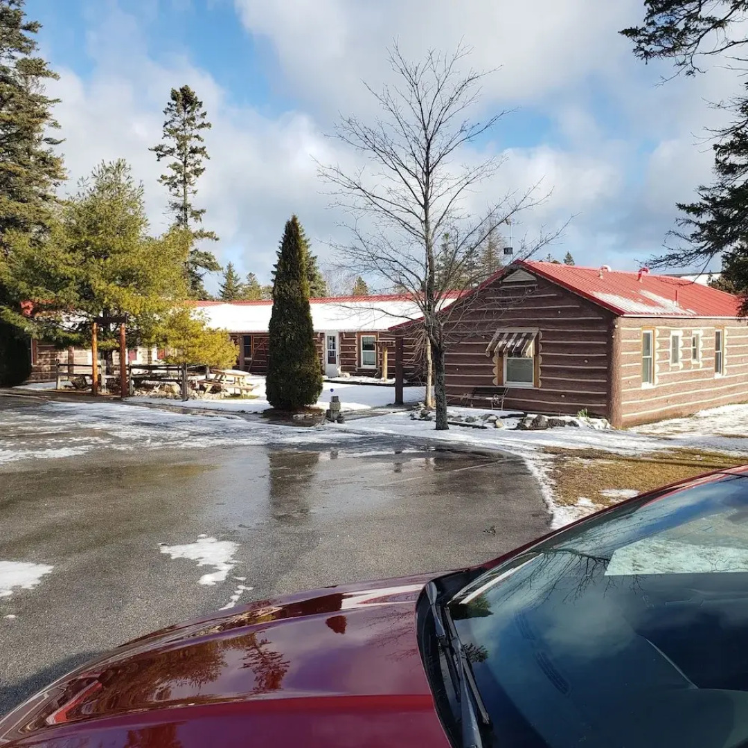 Birchwood Motel