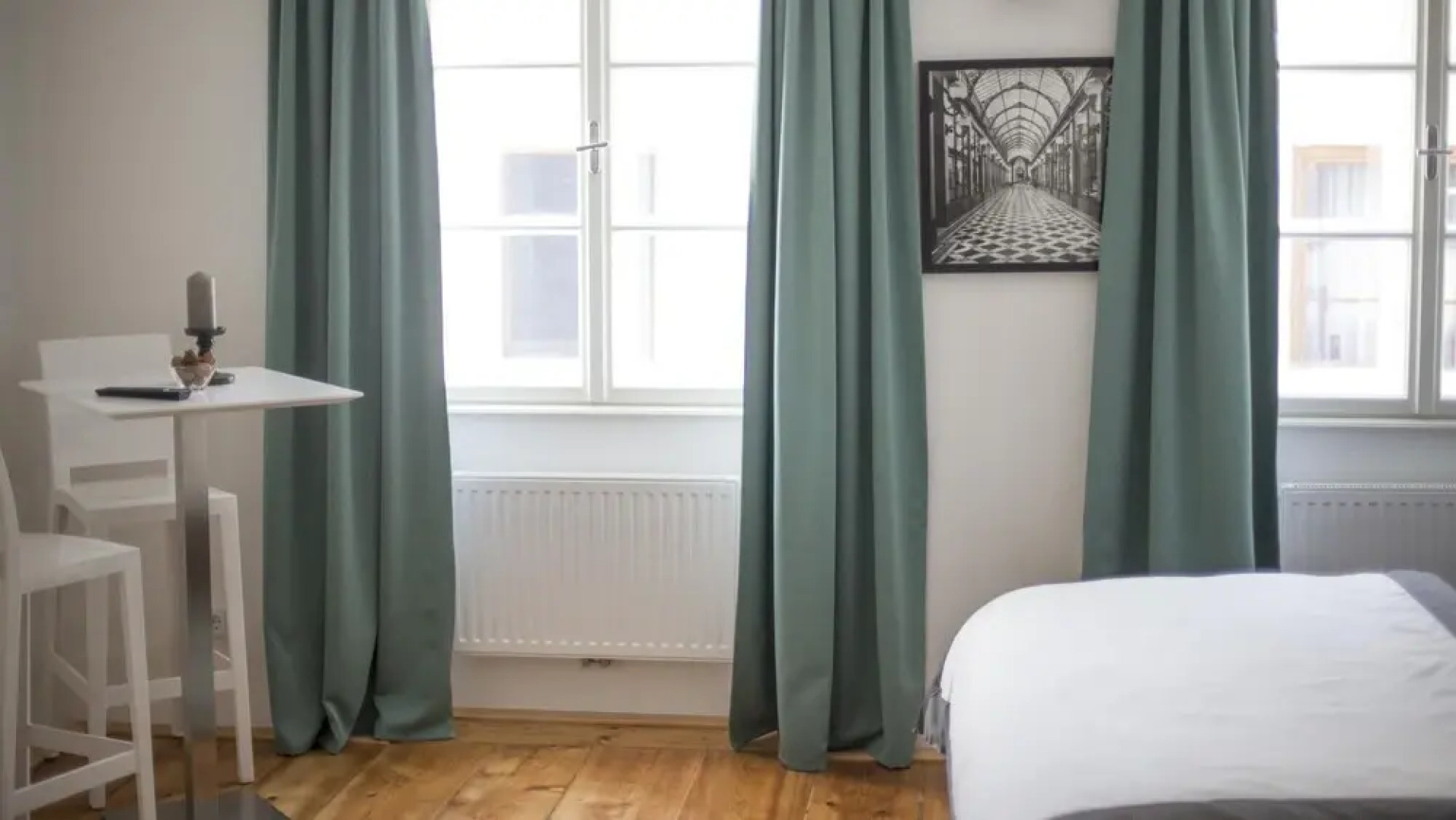 Deluxe Studio With Private Parking and air Conditioning in the Historic City of Krems