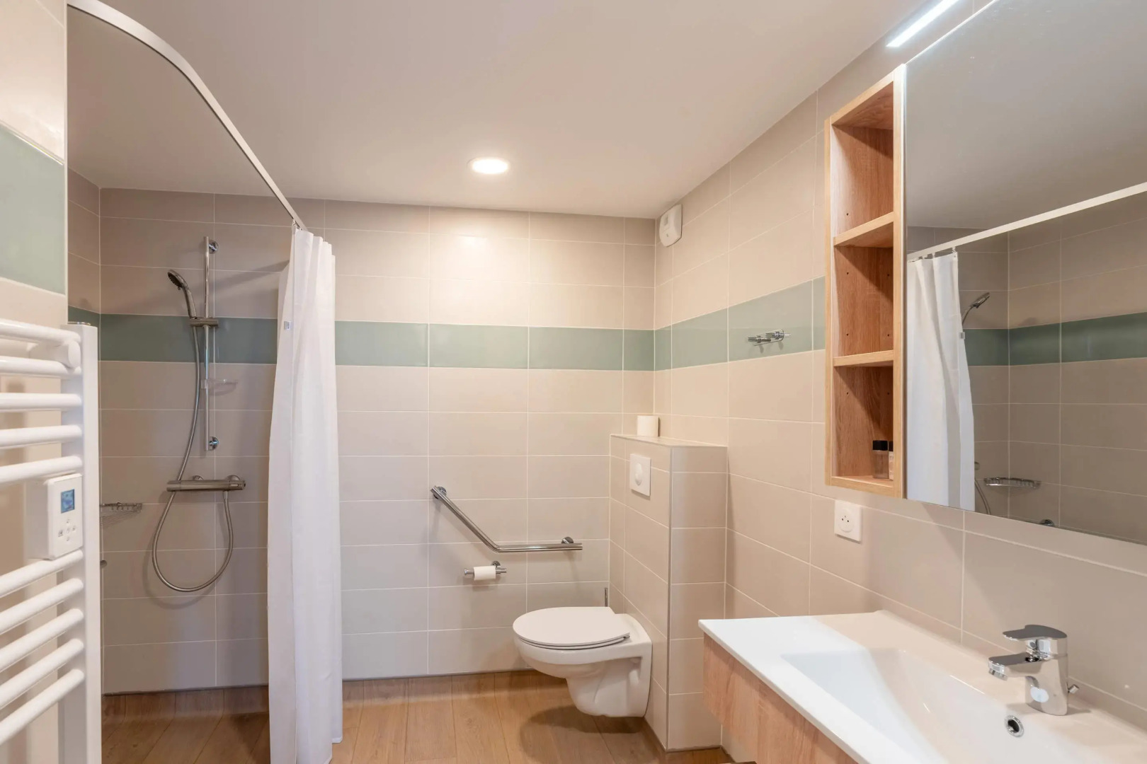 Quality Suites Moissy-Cramayel