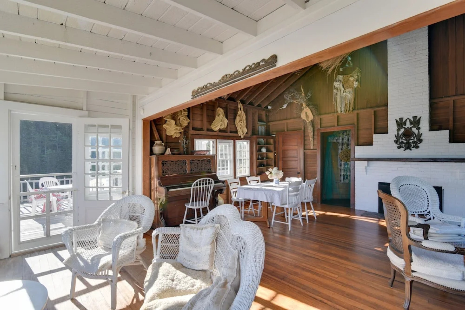 Oceanfront Cottage w/ Deck 2 Mi to Boothbay Harbor