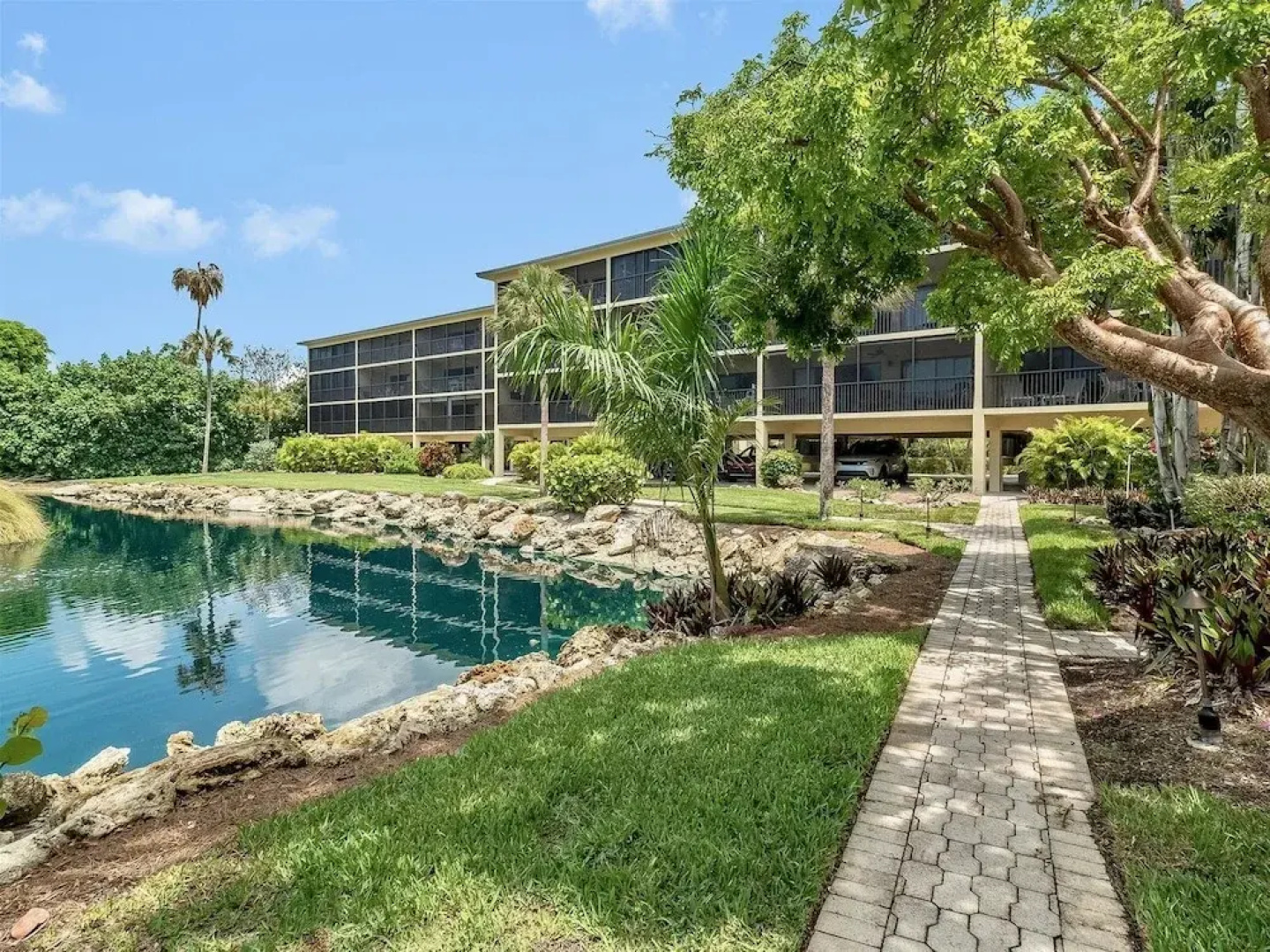 Sand Pointe 212