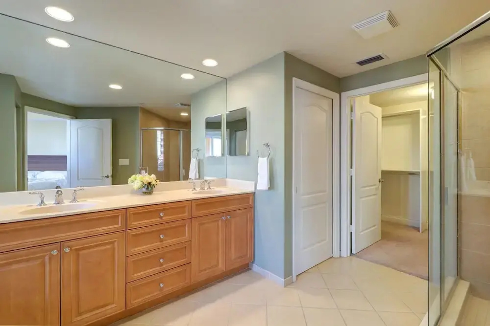 Stunning Beach Front 3 Bd Apartment @ Clearwater Belle Harbor 401