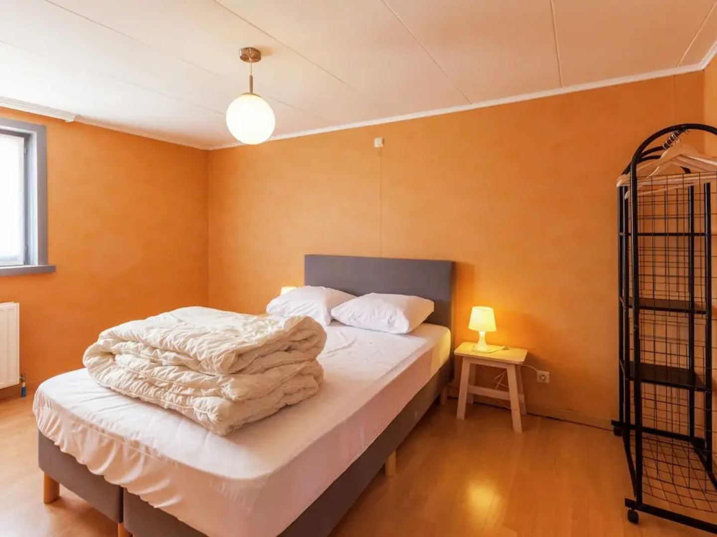 Quiet Cottage near Woods