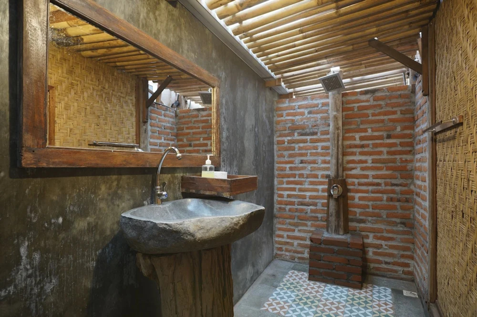 Kayu Beach Villa by OYO Rooms