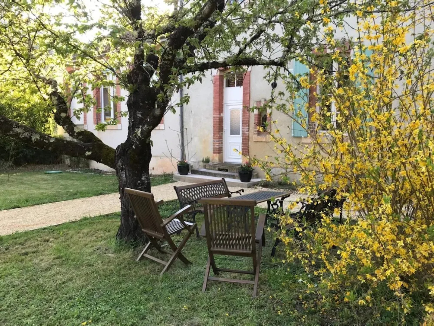 Pretty Holiday Home With Terrace, Garden, Barbecue, Veranda