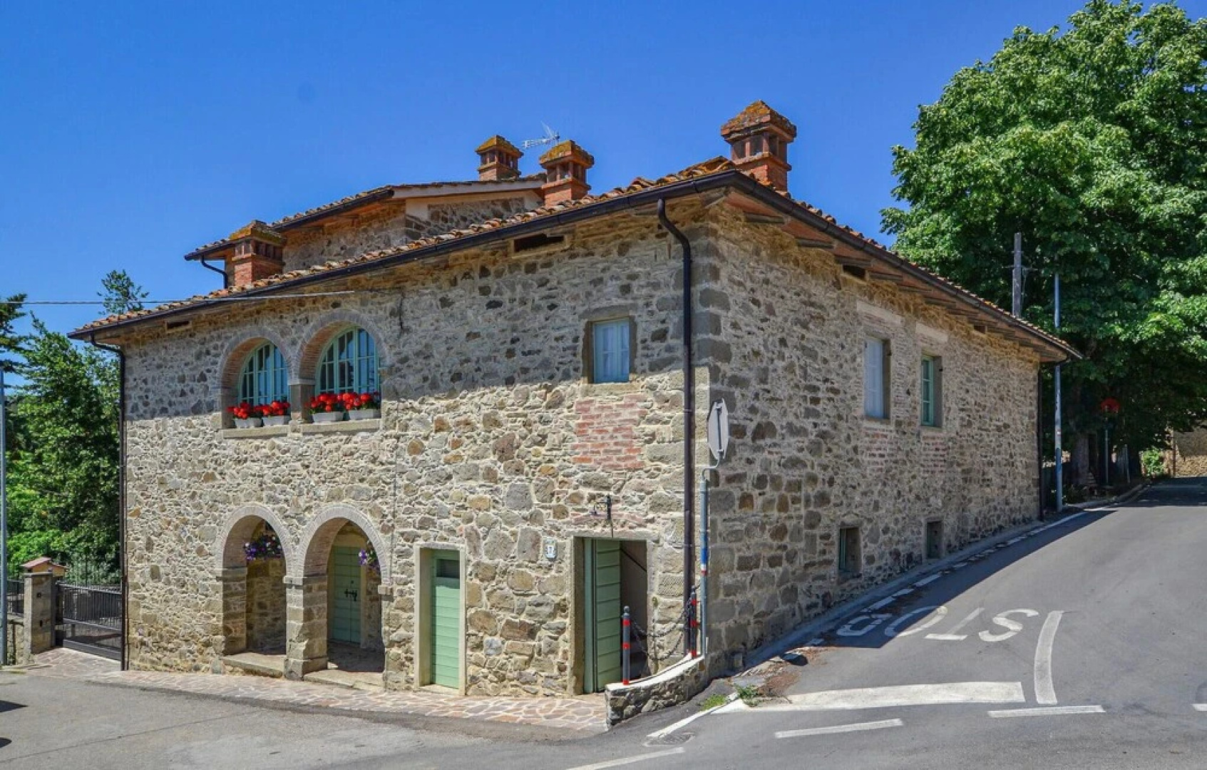 Stunning Home in Arezzo With 5 Bedrooms, Jacuzzi and Wifi
