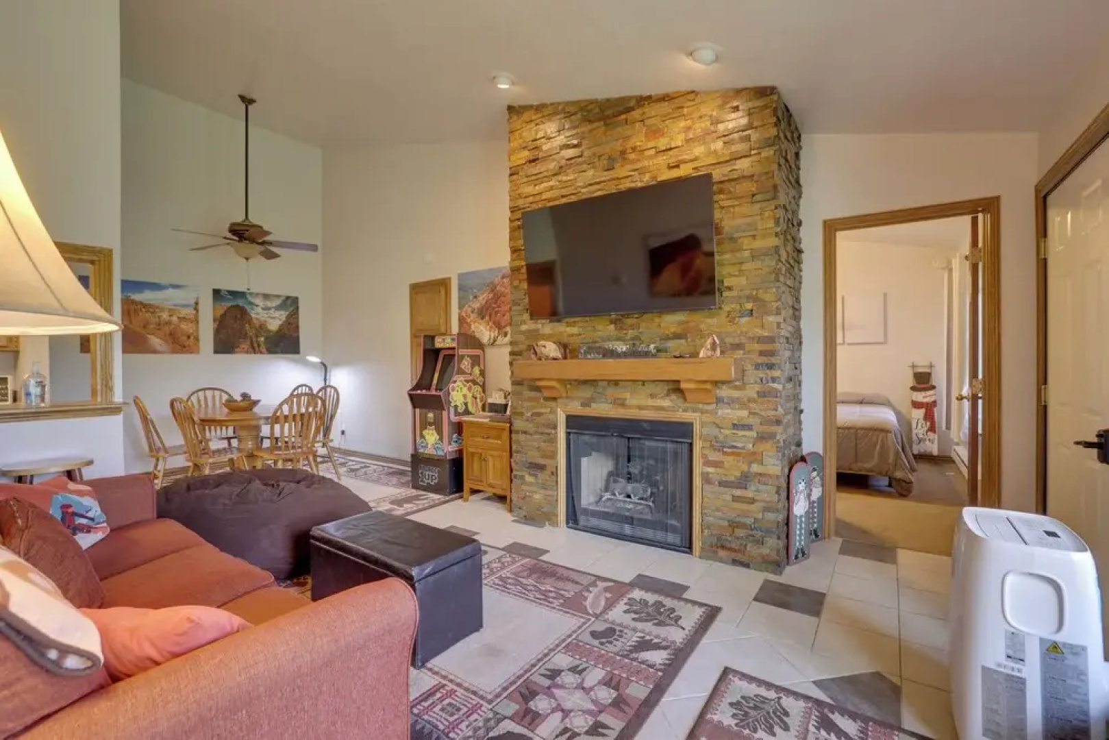 Ski-in/ski-out Brian Head Condo w/ Pool Access!