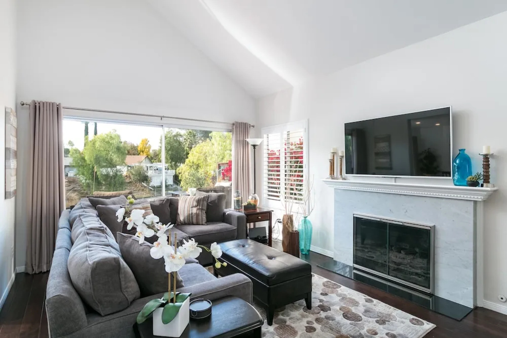 Agoura Hills  W/landscaped Yard 3 Bedroom Home